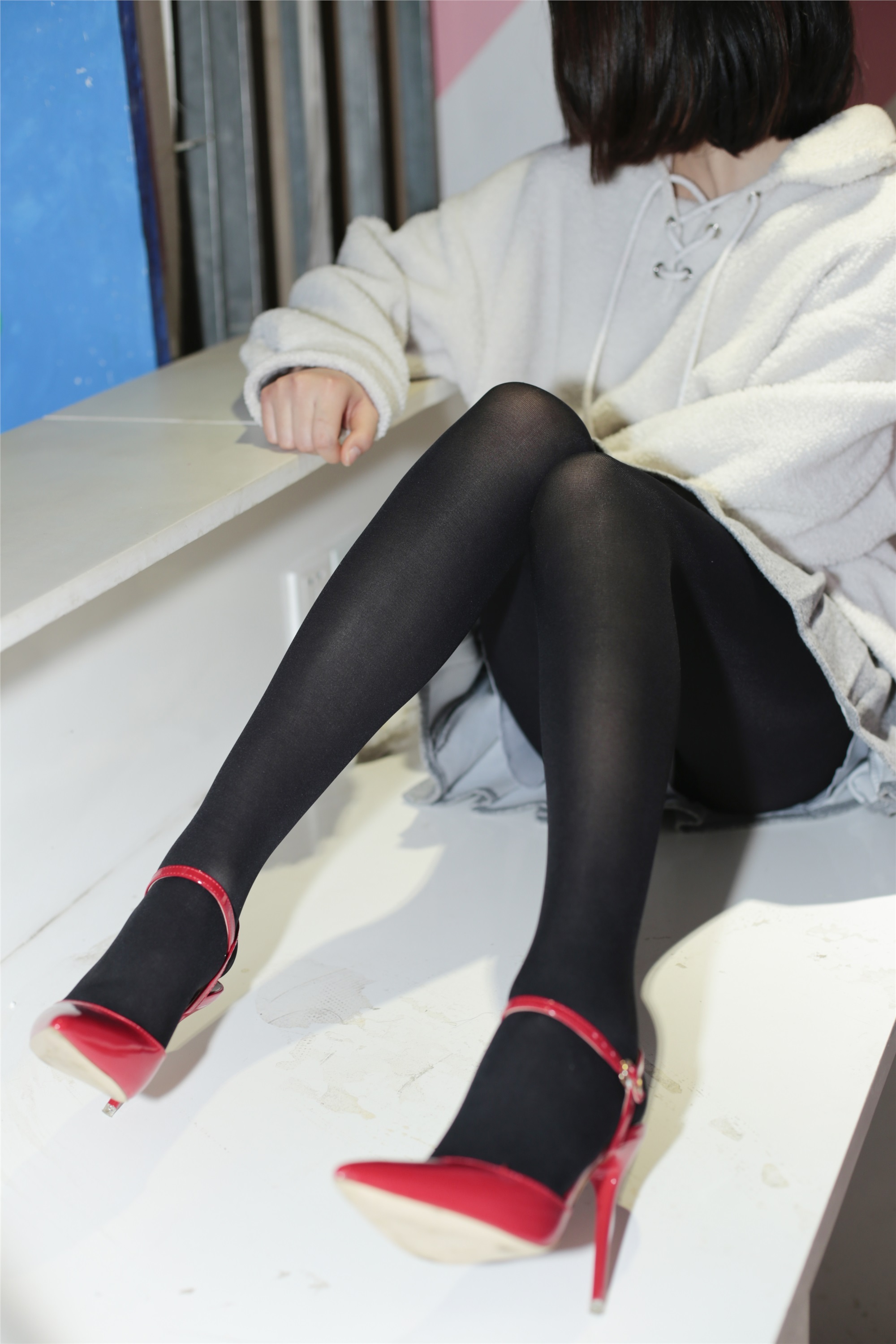 奈丝写真 NO.077 猫璃-纯黑的丝 正红的鞋